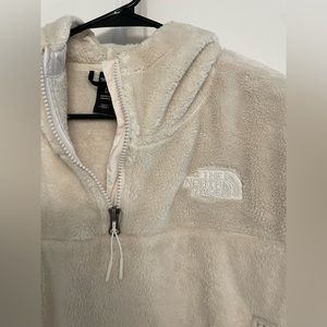 Size large cropped north face fuzzy jacket.